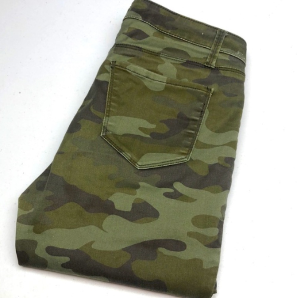 LIKE NEW DESIGN LAB CAMO HI-RISE SKINNY JEANS 28x28 ⭐️